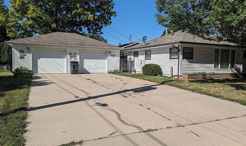 Oversized double garage 