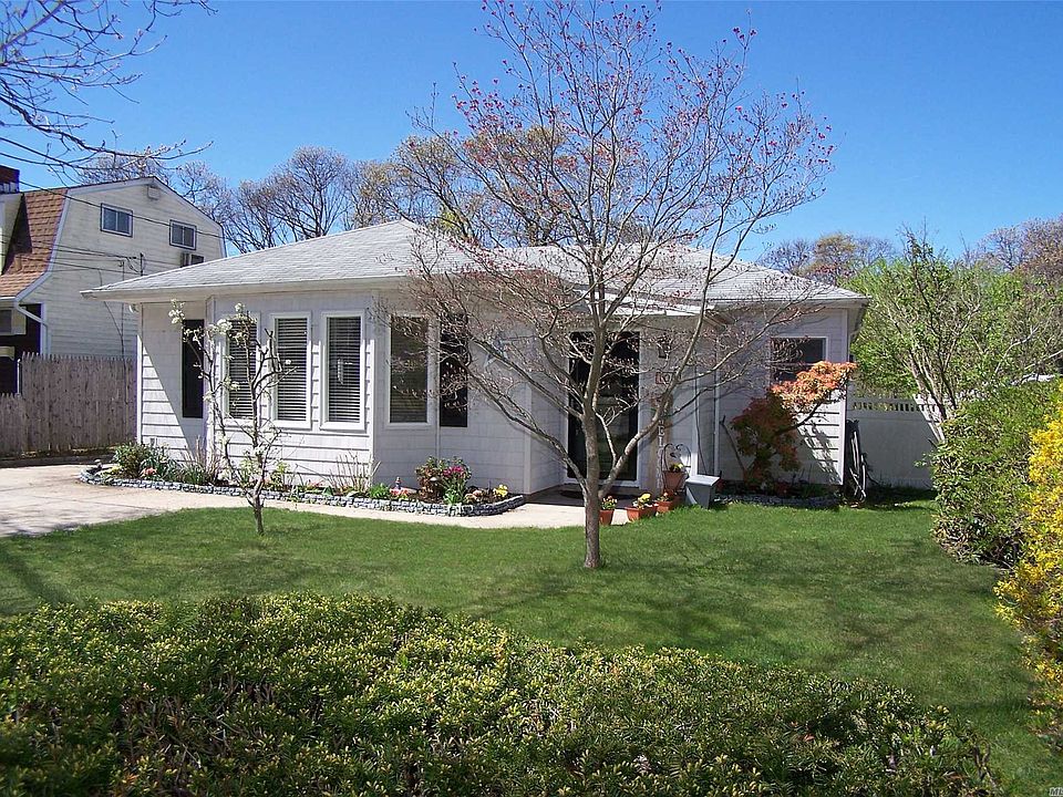 1st image of 102 Rosemary Ln
