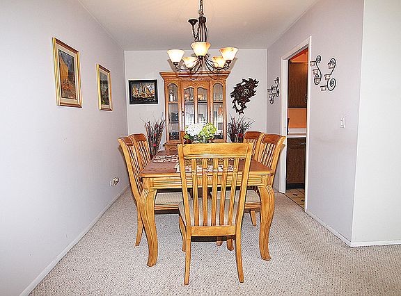 4th image of 720 Wellington Ave Unit 301