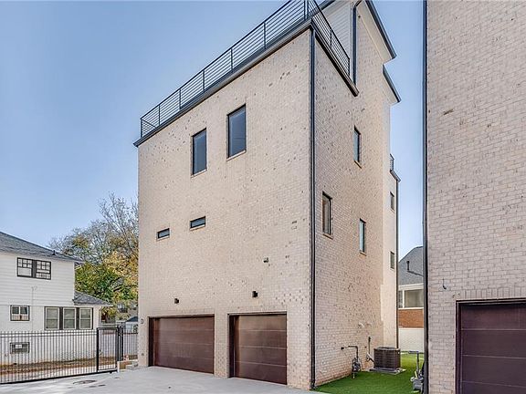 2nd image of 420 Parkway Dr NE #B
