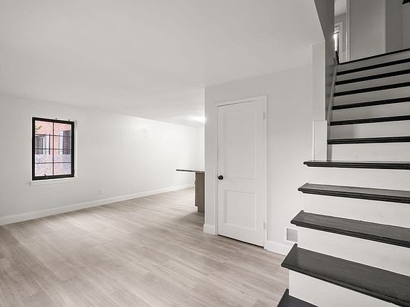 2nd image of 264 Lexington St