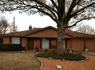 1706 Northwood Ct, Arlington, TX 76012