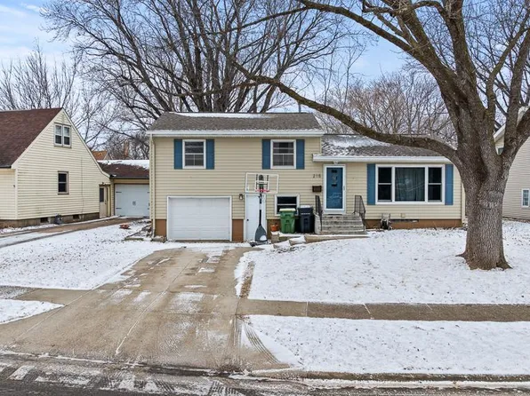 215 N Hill St, Marshall, MN 56258