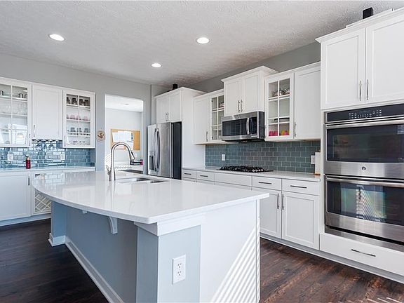 4th image of 15813 Oakhurst Ln