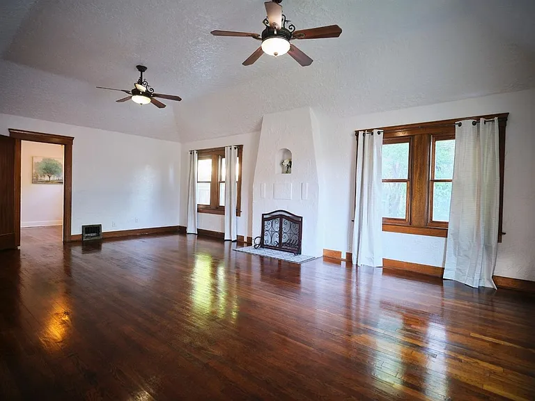 935 E Clinton Ave — Photo 9