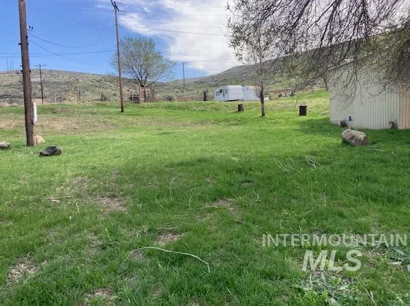 3 Madison St E, Huntington, OR 97907