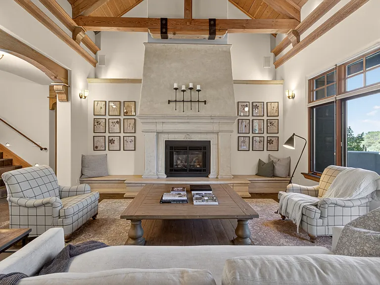 2375 Clubhouse Dr — Photo 11