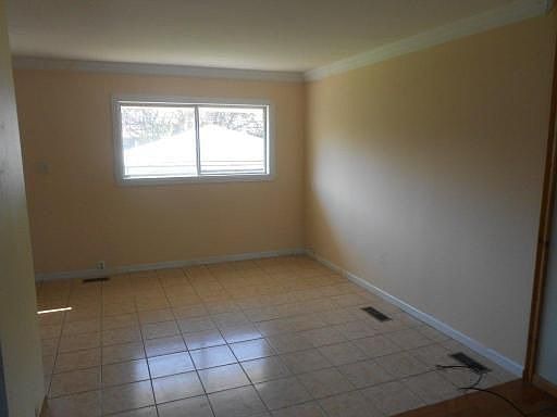 4th image of 402 Holden Ave
