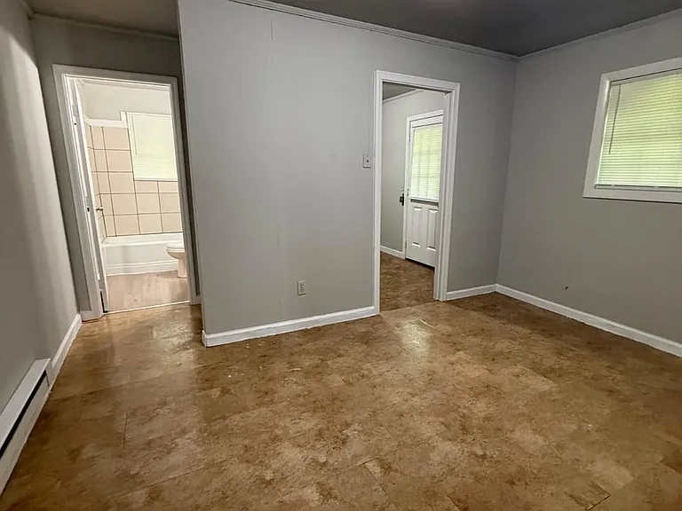 106 Porter St SW #A — Photo 2