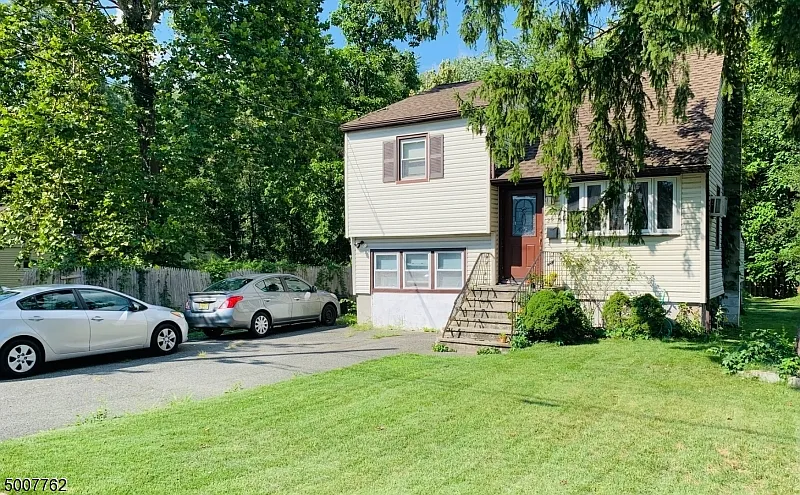 28 Lake Shore Dr photo 1