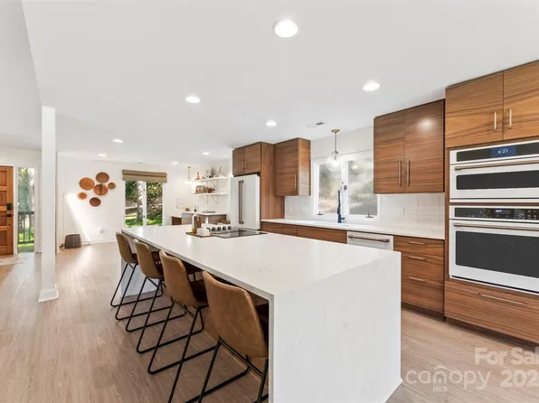 50 Honeysuckle Woods, Lake Wylie, SC 29710