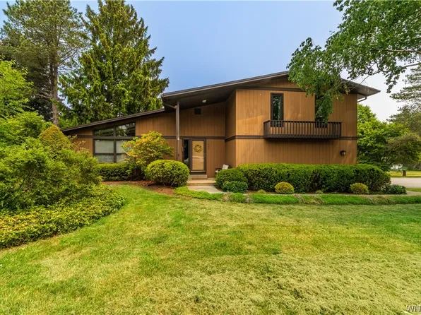 11492 Tomarsue Rd, Marilla, NY 14102