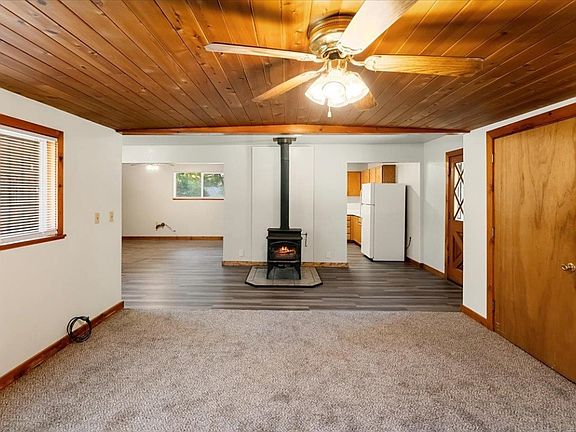 3rd image of 19317 Maple Ave