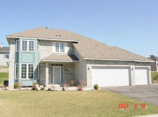 540 Cascade Dr, Chaska, MN 55318