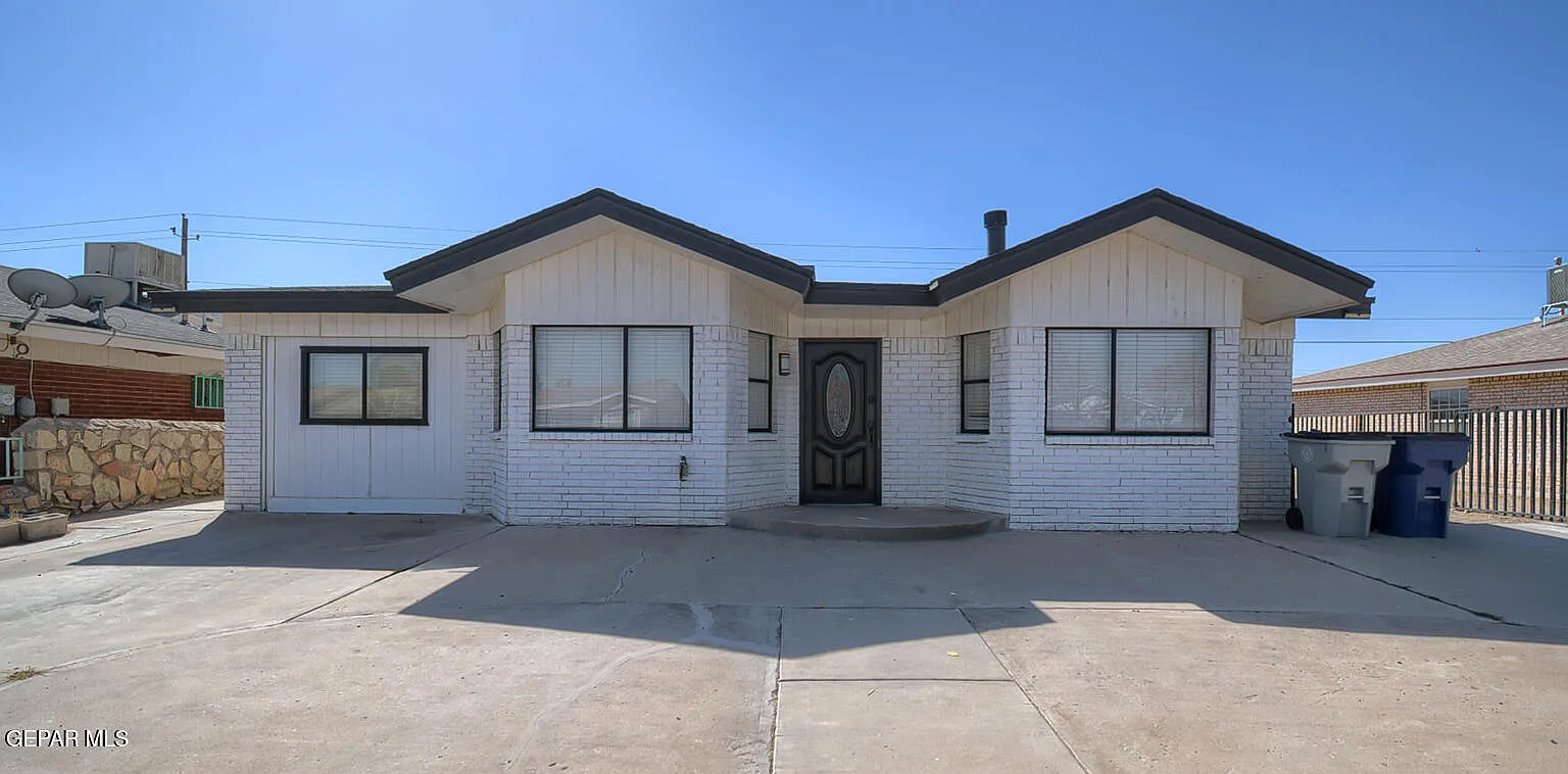 3 bed, 2.0 bath, 2040 sqft, $1,650 — Photo 1