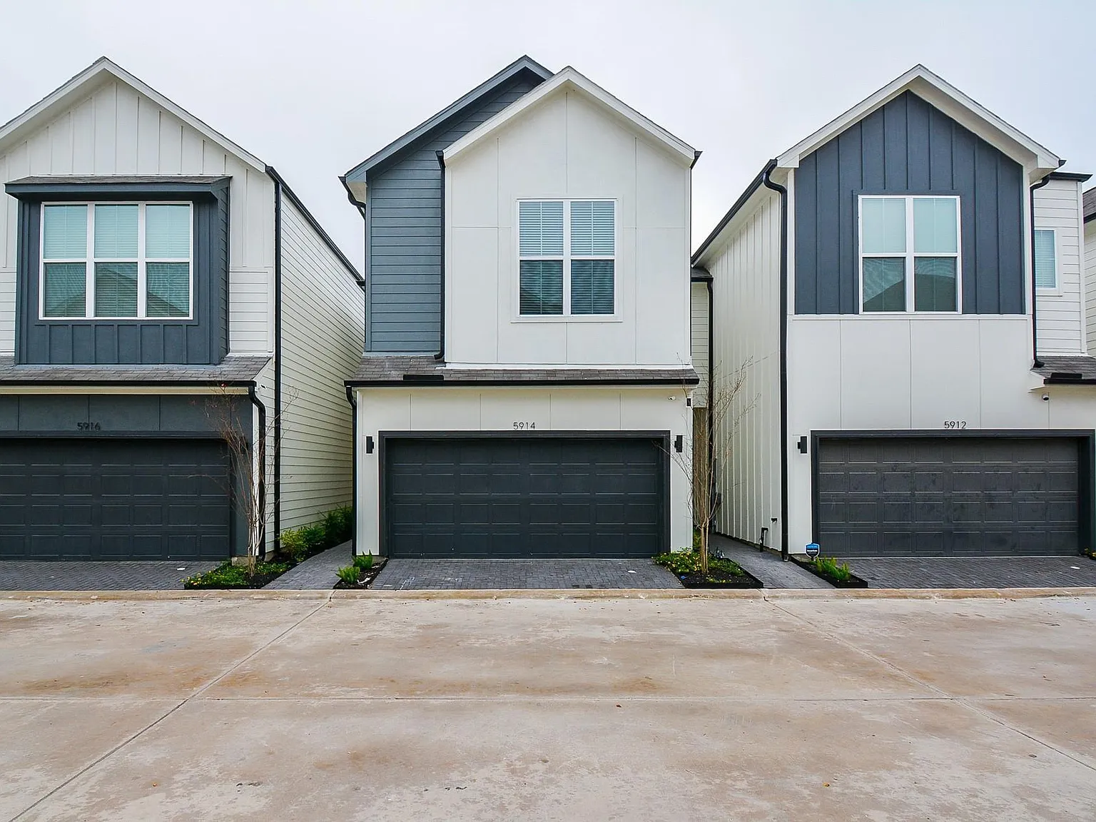 3 bed, 2.5 bath, 1640 sqft, $2,250 — Photo 1