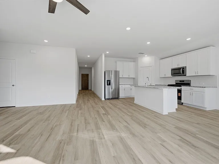 2222 Rannoch St — Photo 18