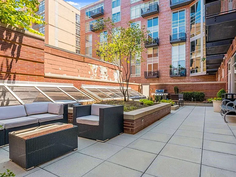 1515 15th St NW #201 — Photo 42
