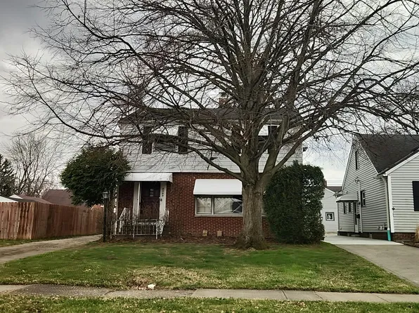 8305 Ackley Rd, Parma, OH 44129