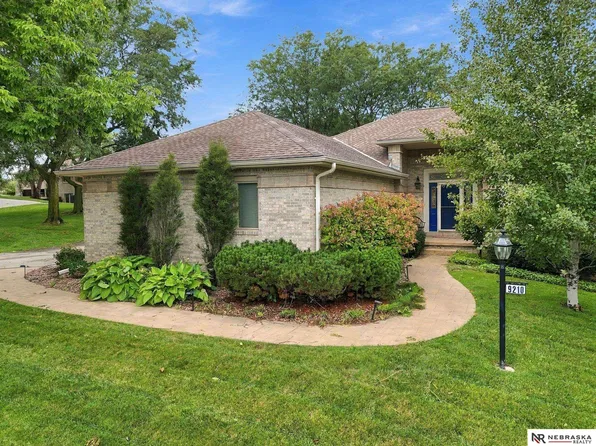 9210 Pioneer Ct, Lincoln, NE 68520