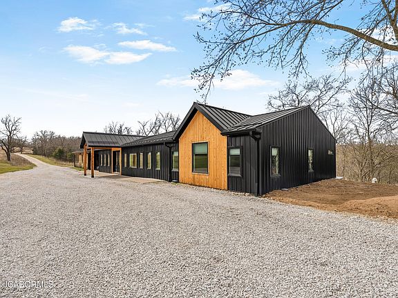 4th image of 56836 String Creek Rd