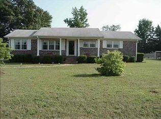 210 Roscoe Dr, Greer, SC 29651