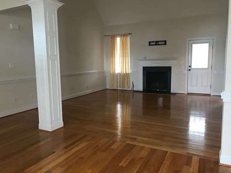 3709 Stonehenge Ln W — Photo 3