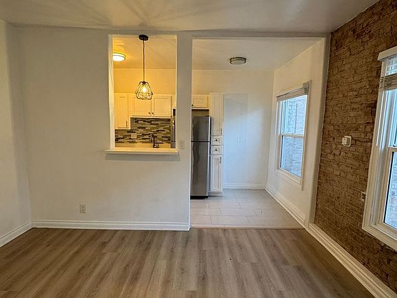 4th image of 250 N Kenmore Ave #301