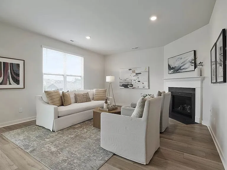 1030 Ewell Farm Cir — Photo 6