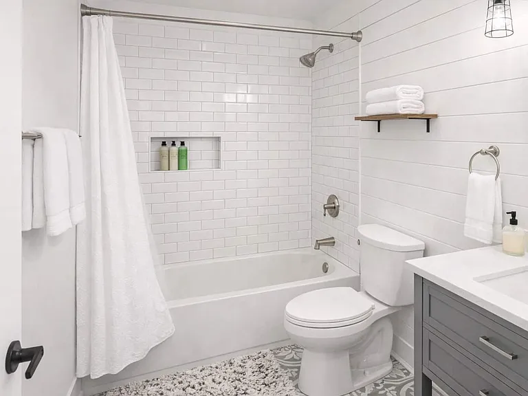 333 E Trinity Ln — Photo 9