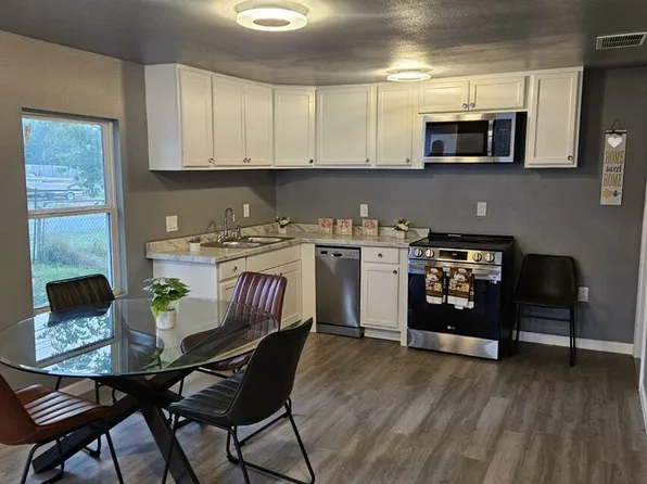 606 SW 17th St, Mineral Wells, TX 76067