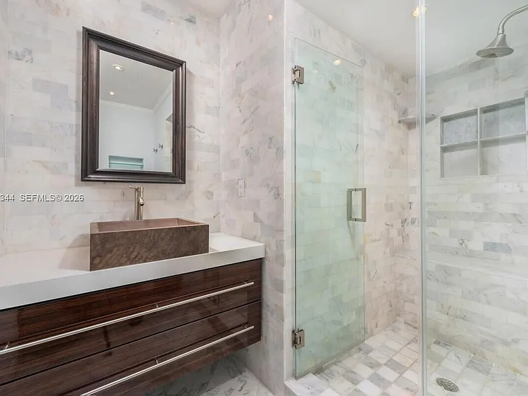 400 S Pointe Dr #307 — Photo 15