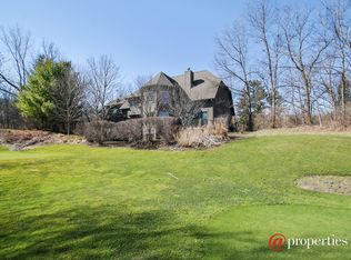 1505 Country Club Dr, Fontana, WI 53125