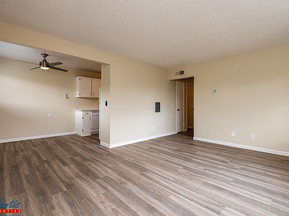 3rd image of 520 Hawthorn Ave APT 4