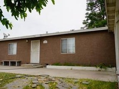 1121 Fresno St, Madera, CA, 93638