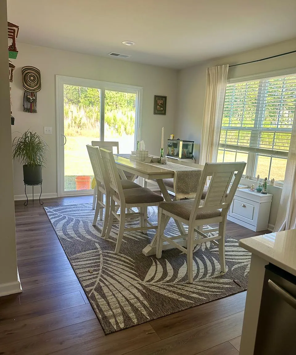 4 bed, 2141 sqft, $2,500 — Photo 3