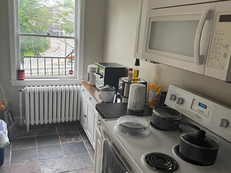 199 Plymouth Ave S #4 — Photo 4