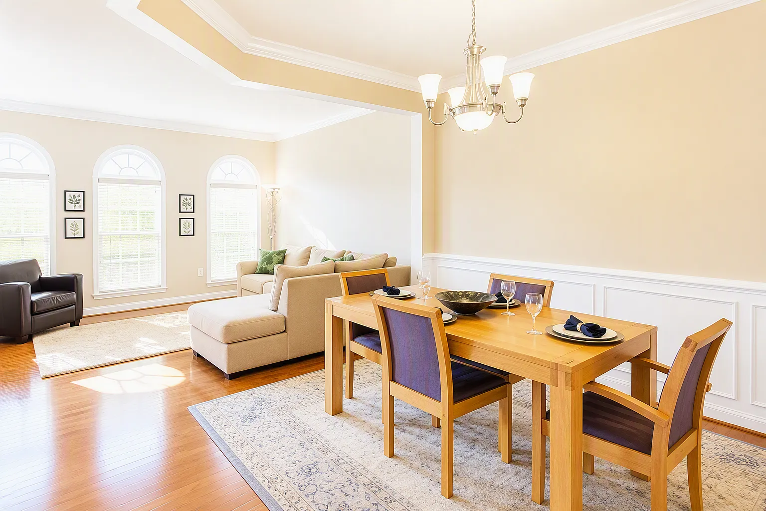 3 bed, 2160 sqft, $3,200 — Photo 3