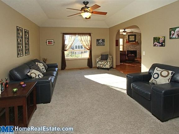 2nd image of 2421 Emily Ln