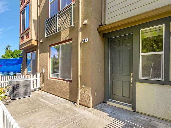 3rd image of 226 Peppermint Tree Ter Unit 2