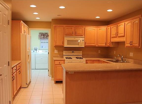 3rd image of 105 Westminster Dr
