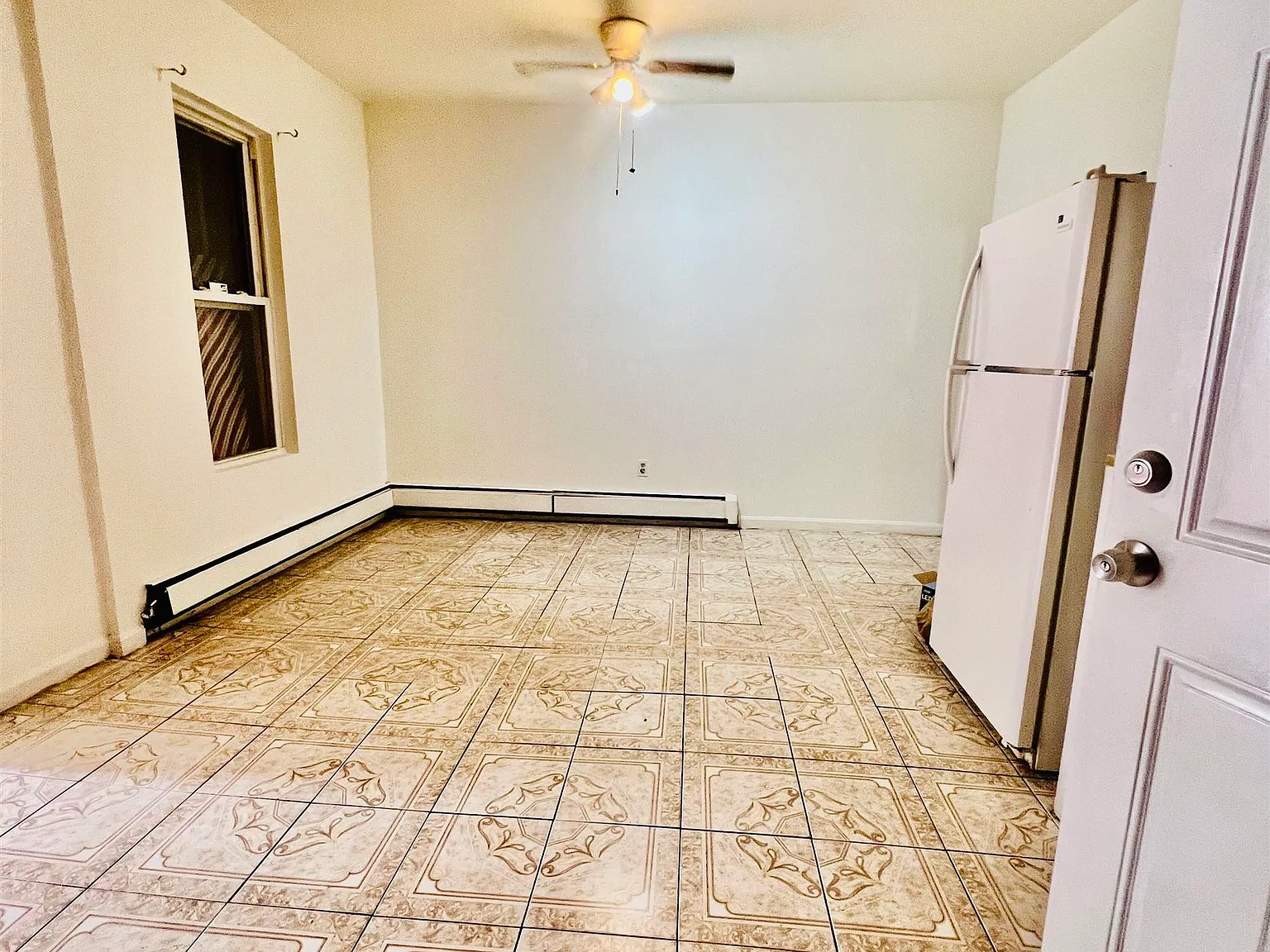 4 bed, 1.0 bath, $3,300 — Photo 3