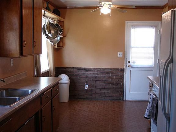 Large Kitchen with eating area