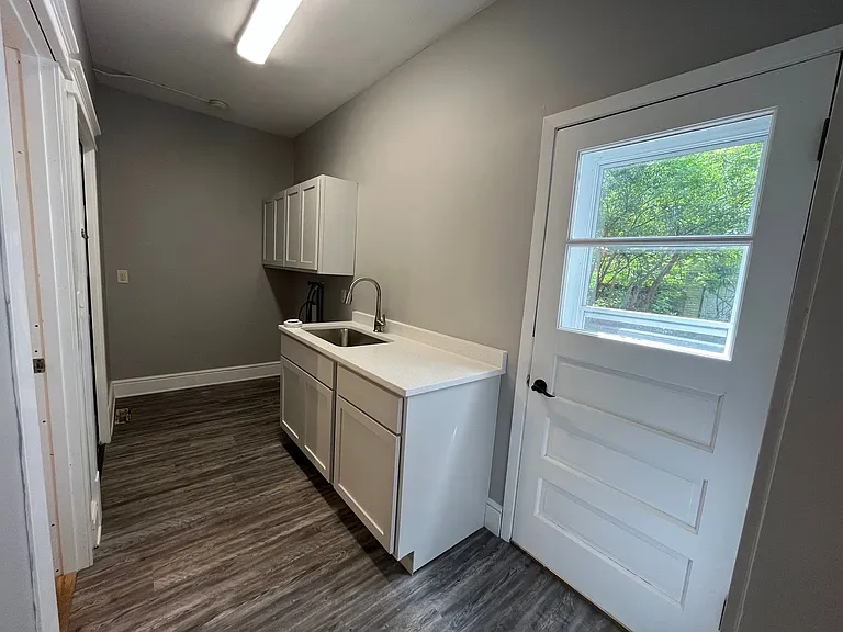 224 James Ave — Photo 42