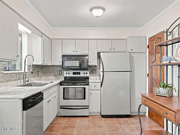 4th image of 113 Bonner Avenue #105