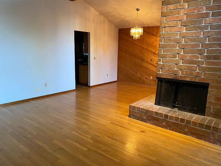 2558 Troy Ct — Photo 3
