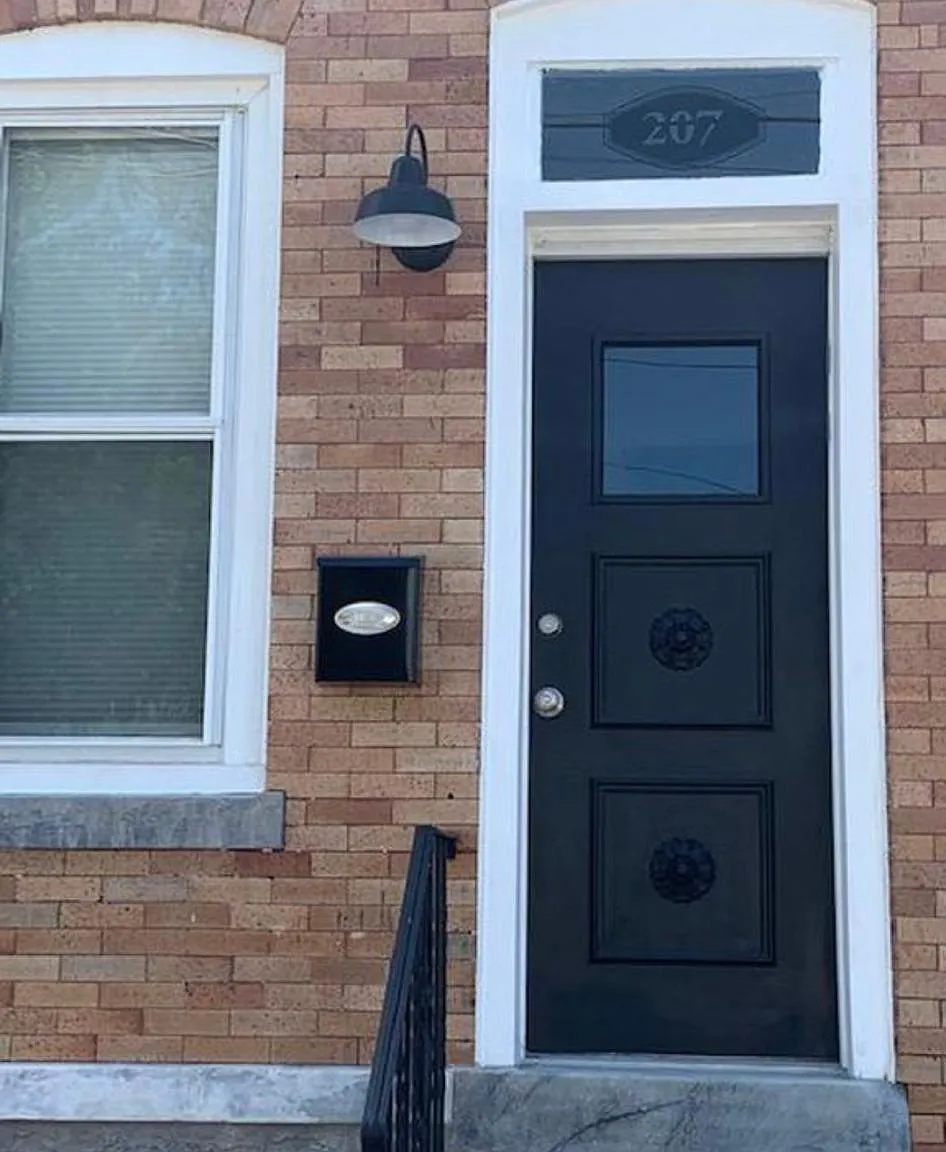 207 Hermitage St — Photo 3