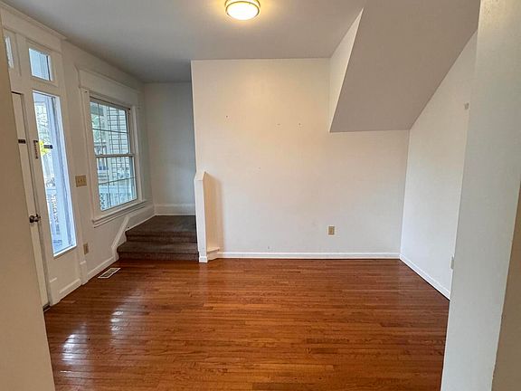 4th image of 824 Highland Ave SE