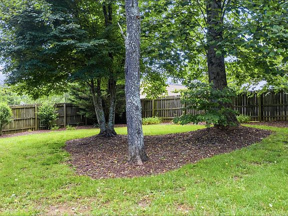 4th image of 246 Thoroughbred Dr NW