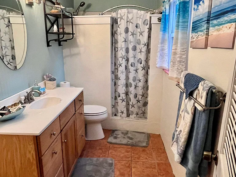 1158 Hawthorne Ave — Photo 6